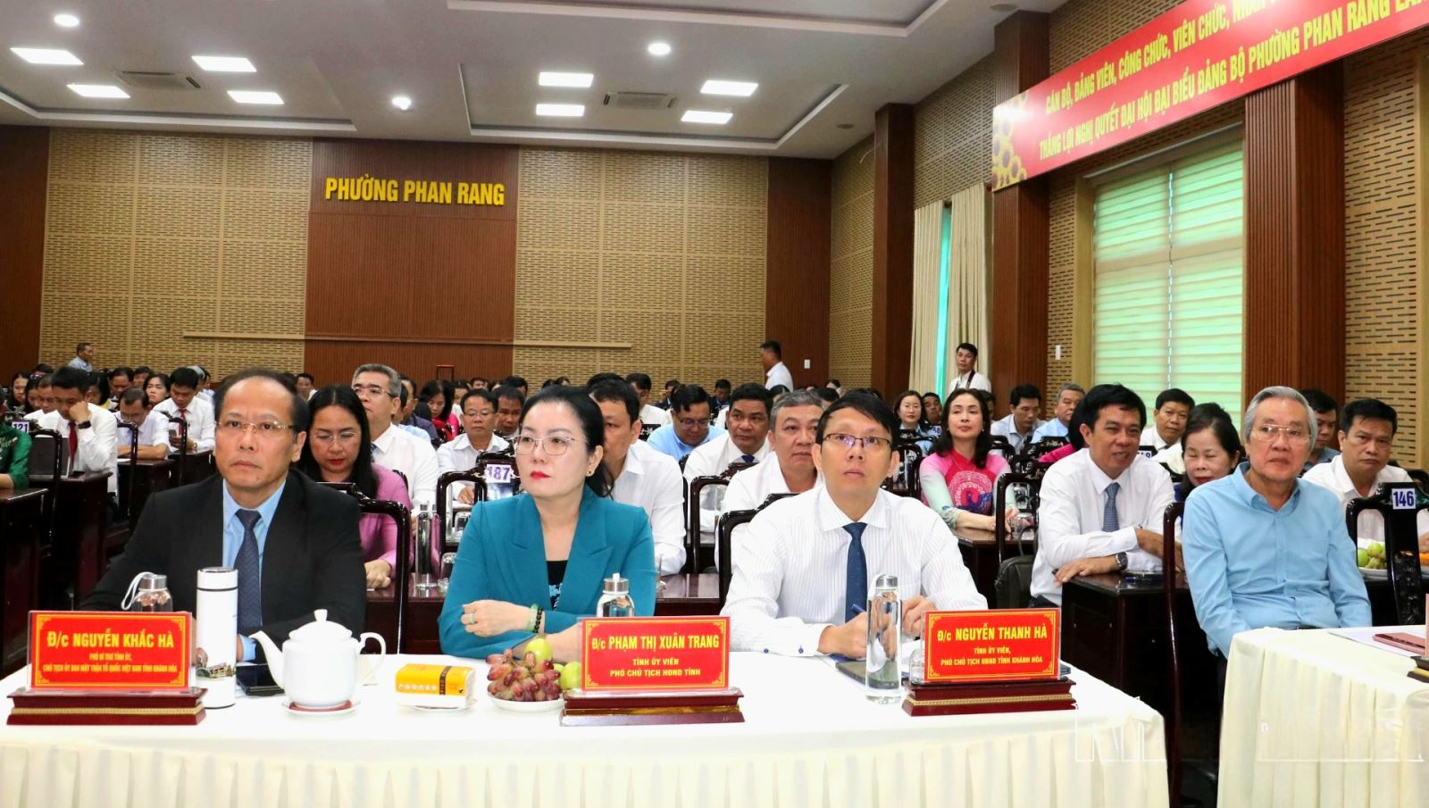 Các đại biểu tham dự hội nghị.